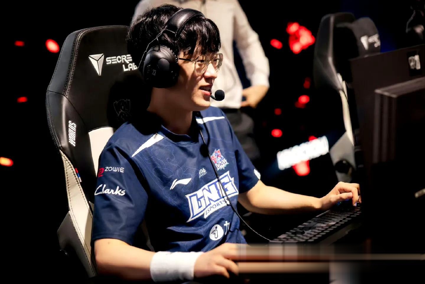 Scout回归赛场,高光表现首场状态亮眼,快船观众沸腾! Scout回归赛场,高光表现首场状态亮眼,快船观众沸腾!