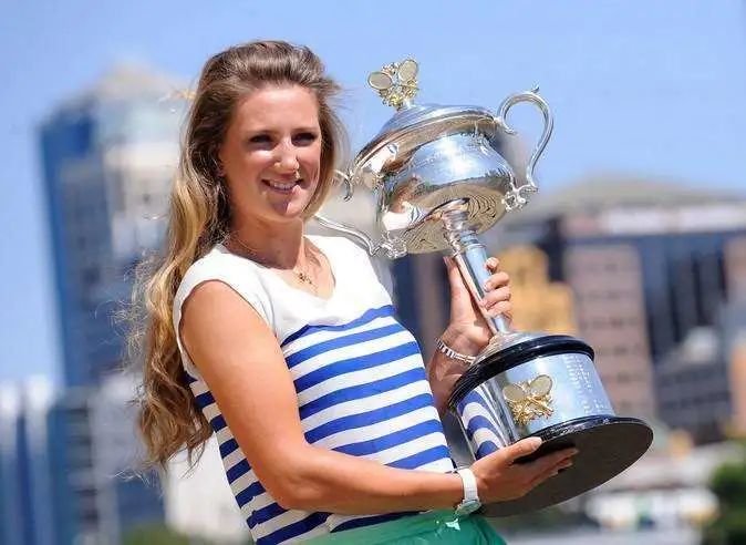 九游娱乐官网阿扎伦卡迎来七赛季高光表现，DWG球迷沸腾！的简单介绍