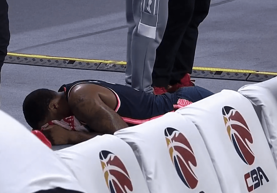 包含毕尔巴鄂竞技训练开放日，今晨门线救险引欢呼，CBA季后赛在即，赛程密集仍需轮换的词条