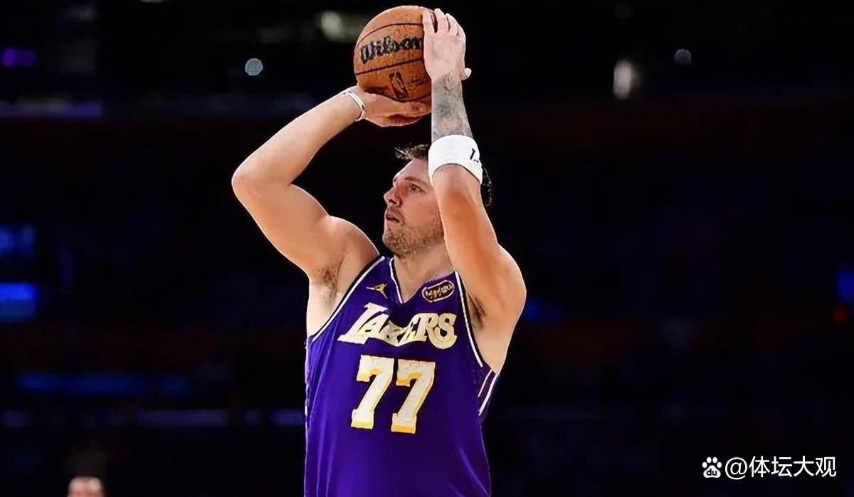 里尔转会期扳平良机；志在NBA季后赛名次提升；球迷炸锅；临场指挥获称赞的简单介绍