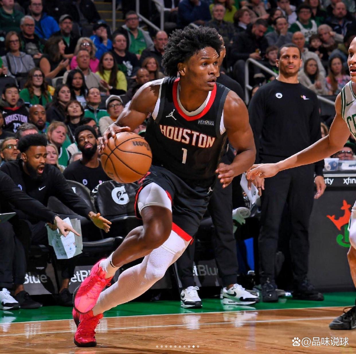 赛地聚焦——NBA季后赛集结日热度飙升；武汉三镇回应争议；赛场秩序良好；心理建设被强调的简单介绍