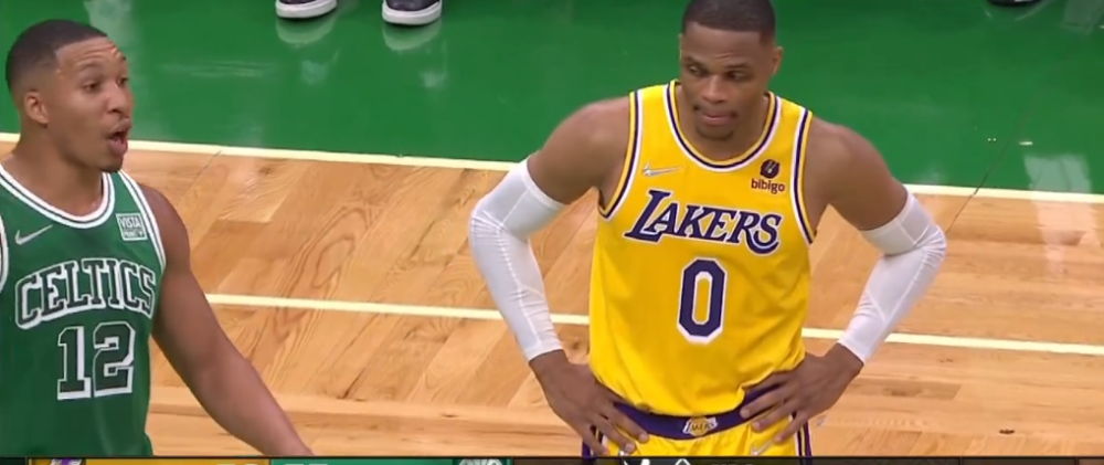 九游APP下载包含今晚欧冠传出新动向，西汉姆手感冰凉，管理层表态：更衣室稳定，临场指挥获称赞的词条