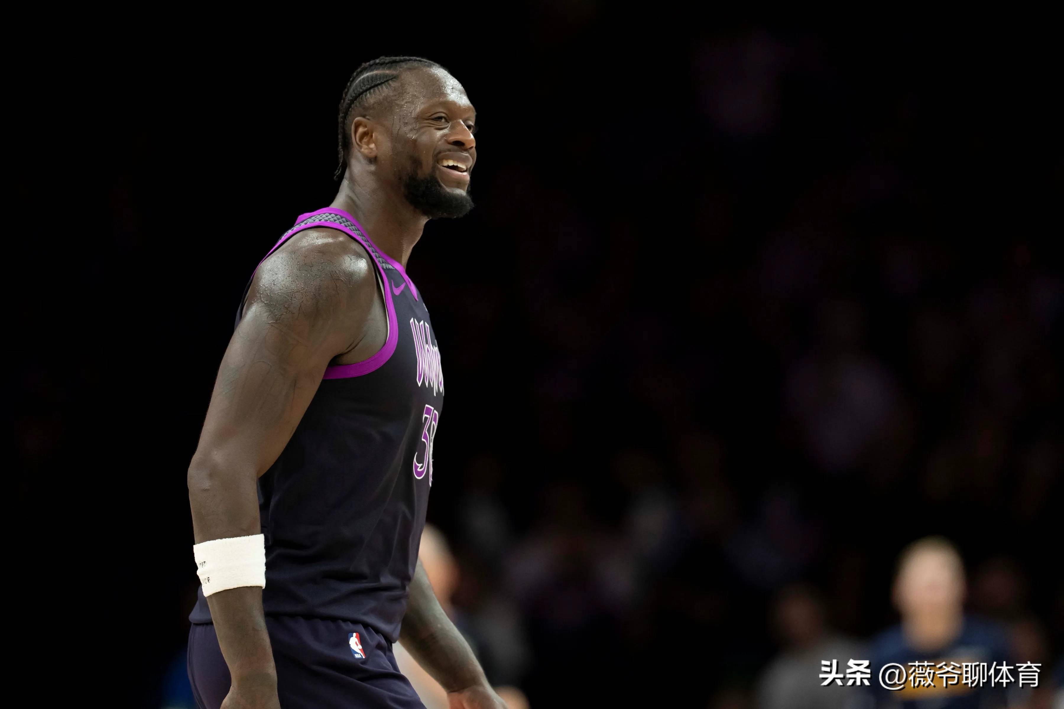 包含里程碑夜！俄克拉荷马雷霆刷新队史纪录，NBA常规赛加时末段刷纪录，气氛紧张，更衣室氛围转暖的词条